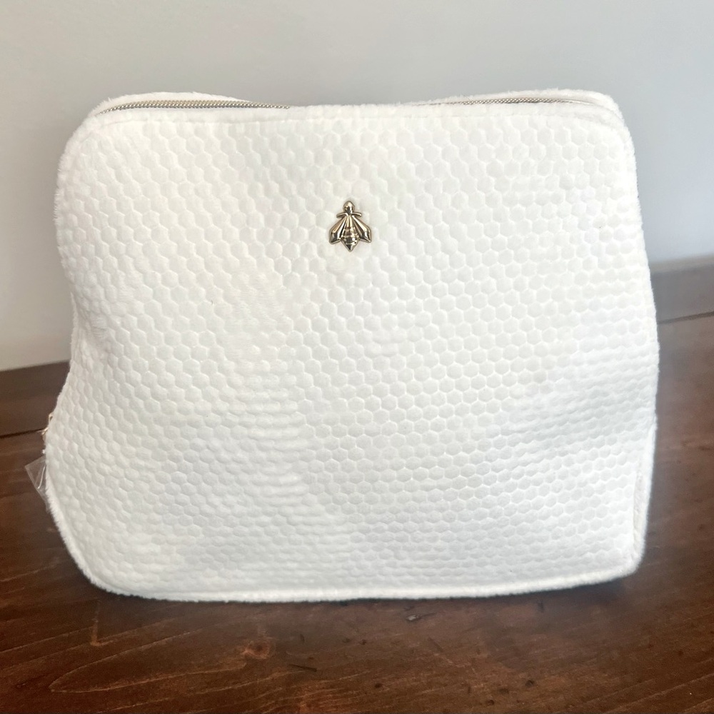 Guerlain Fluffy White Makeup Bag w/logo imprint inside 17.5H x 23W/19Wx 7D cm